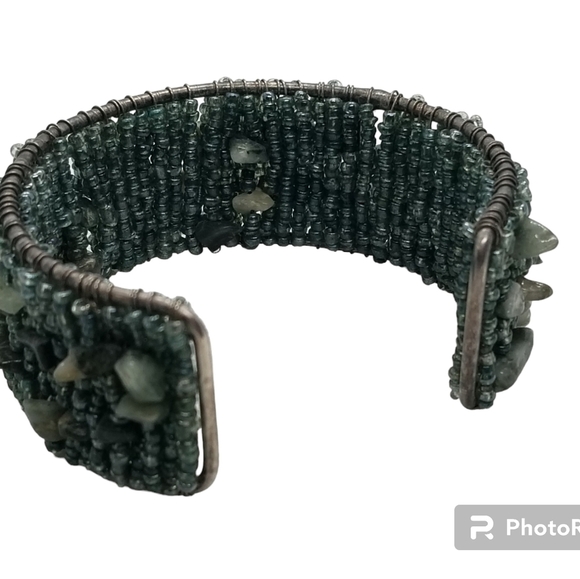 VINTAGE SILVERTONED CUFF BRACELET WITH BLUE GLASS SEED BEAD & GEMSTONE DETAIL - Picture 4 of 5